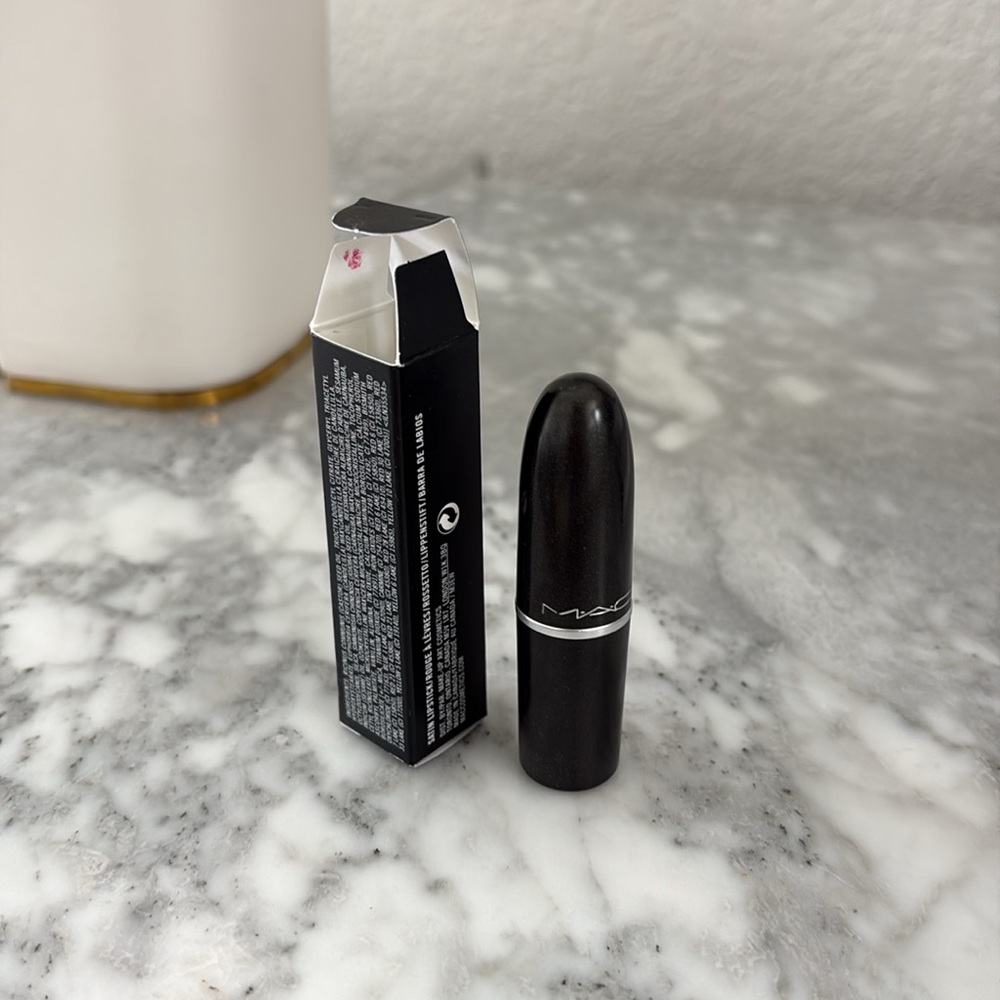 Brand new Mac epic lipstick - Picture 4 of 6